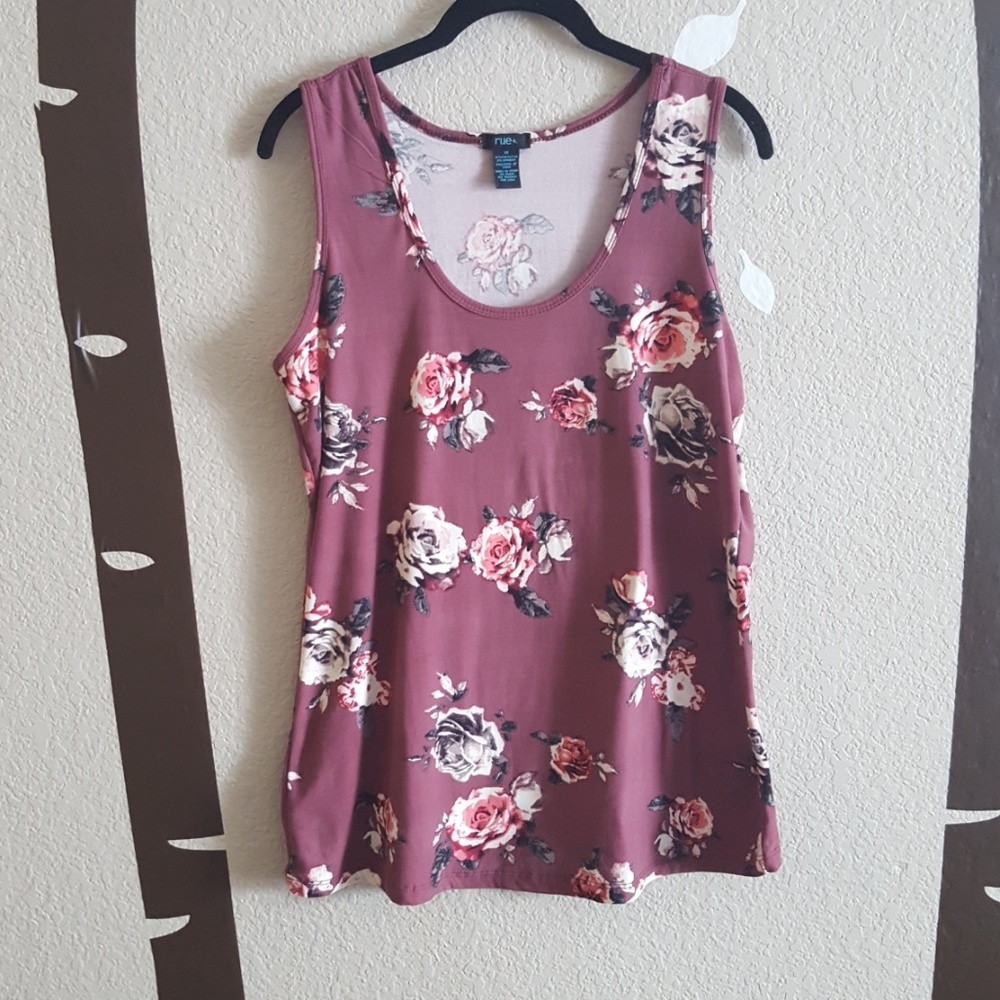 🌵 Rue21 Pink Rose Print Tank Top